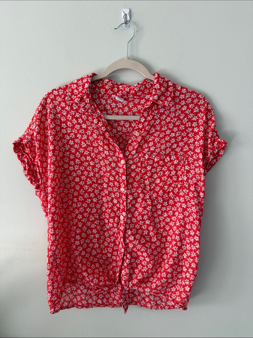 Old Navy Red Floral Button-Front Tie Hem Shirt